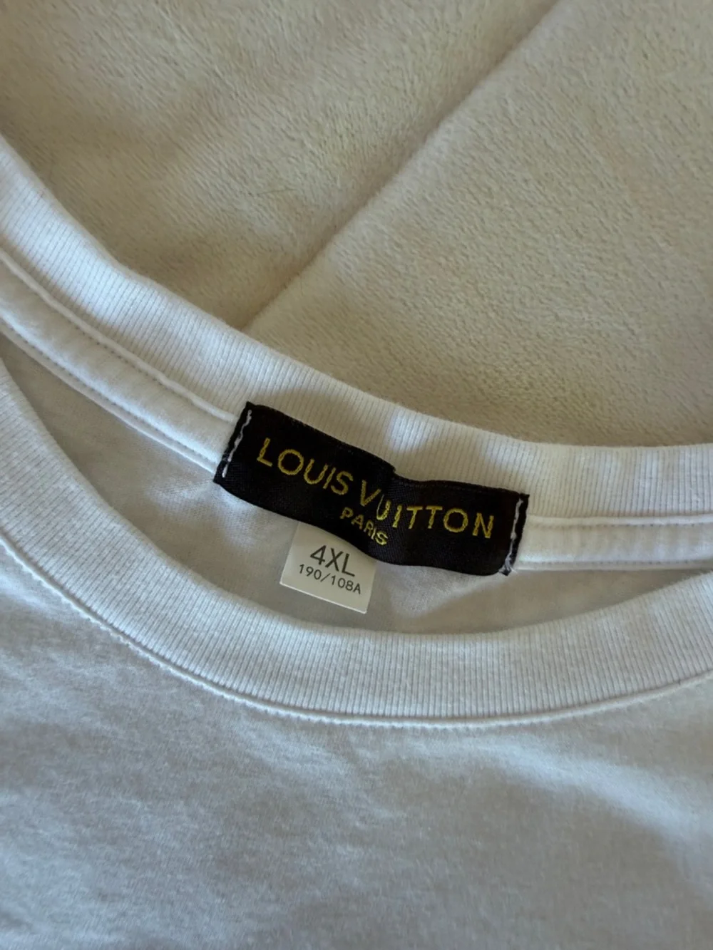 Louis Vuitton White Short Sleeve Tee with Green LV Logo - Picture 3 of 3